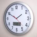 Srebrny zegar z wyświetlaczem LCD
