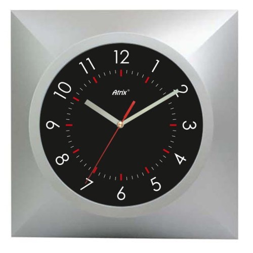 Srebrny zegar kwadrat z czarną tarczą