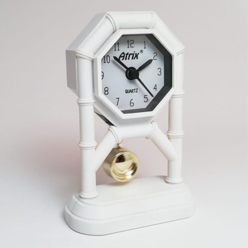 mini zegar z wahadełkiem