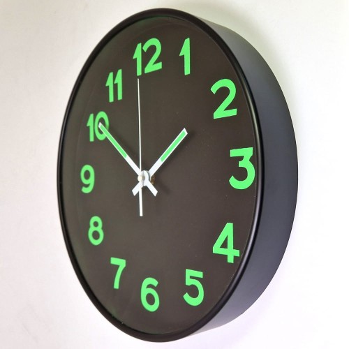 Zegar ze świecącą w ciemności tarczą