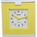 Zegar kwadrat falista ramka żółty