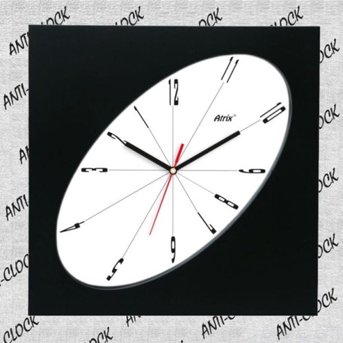 anty-zegar w kolorze czarnym