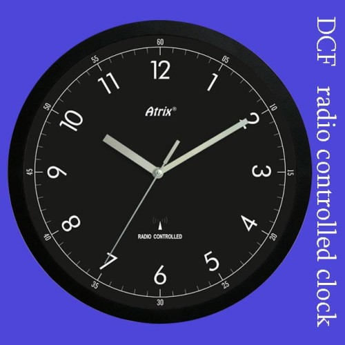 Zegar czarny sterowany radiowo