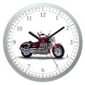 Srebrny zegar z motocyklem