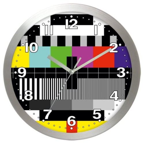 atrakcyjny aluminiowy zegar z tacza zawierającą sygnał kontrolny TV